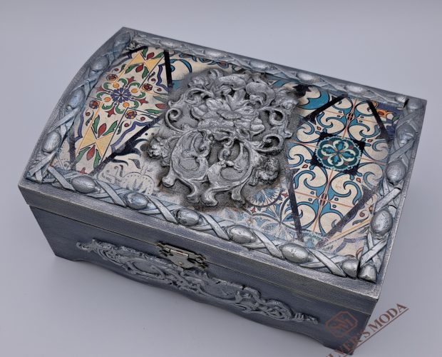 Κουτί vintage με την τεχνική του decoupage, δουλεμένο με υλικά άριστης ποιότητας. handmade box